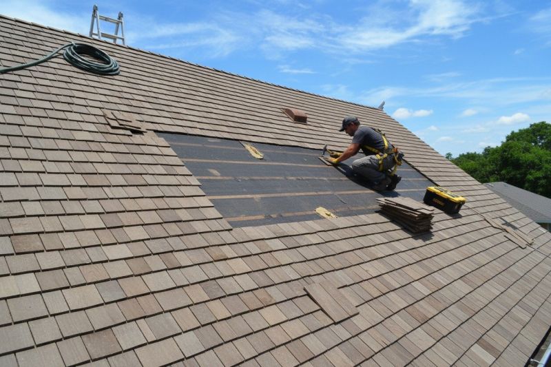 Wood Shake Roof Repair in Middlebury, CT